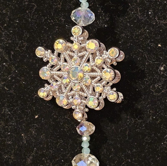 Handmade snowflake glass and AB crystal suncatcher - Picture 5 of 5